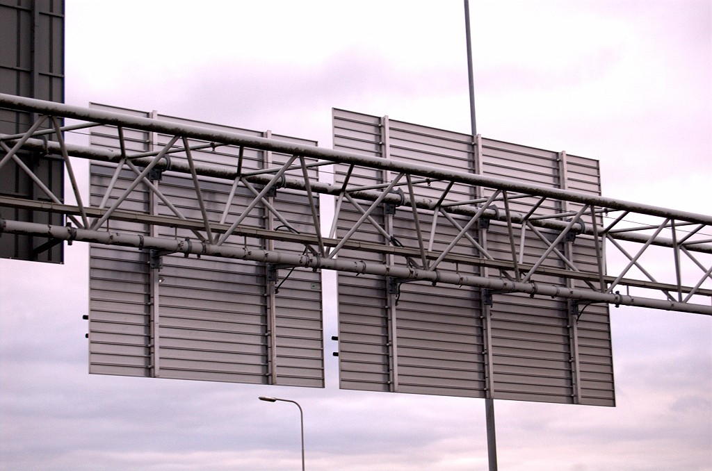 20081221-145930.bmp - Nieuwerwetse lamellen borden op een portaal in de aansluiting Veghel/N279.