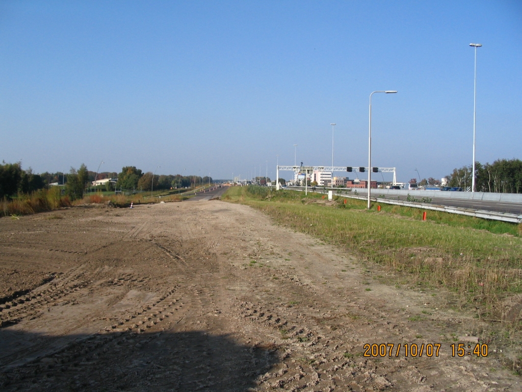 IMG_0566.JPG - Westzijde aansluiting Veldhoven Zuid, noordwaartse blik: beduidend minder nieuw asfalt dan aan de oostzijde.