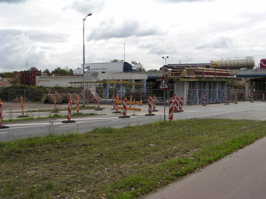 p1010004.jpg - Viaduct Holstlaan, voortgang pijlers.  week 200741 