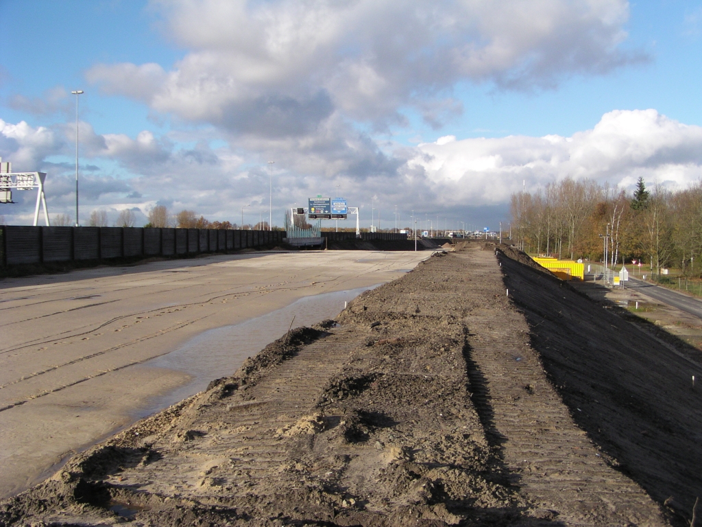 pb110008.jpg - Zompig zand van de parallelbaan tussen Kp. de Hogt en aansluiting Veldhoven zuid.