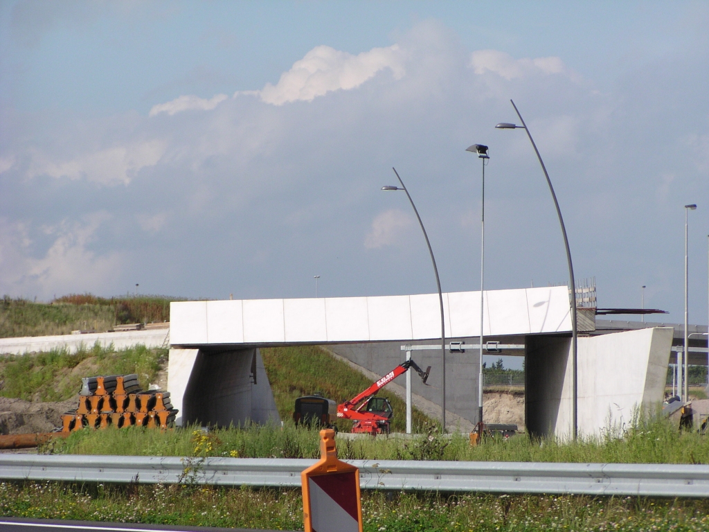 p8100049.jpg - KW 5 tegen de rijrichting in. Een beetje rare knik in het dak, waar de verbindingsweg Maastricht-Tilburg in kp. Batadorp op moet komen te liggen.