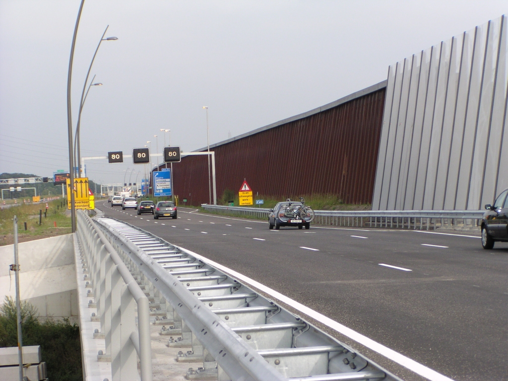 p8310101.jpg - Bestuurders kunnen nu de "Voldijnse barriere" van dichtbij meemaken.