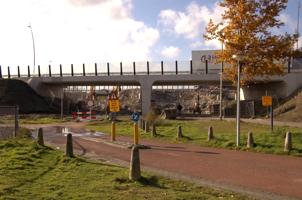 20081108-123731.jpg - ...het is de sloop van de oude viaducten in de onderdoorgang Cranendonck.