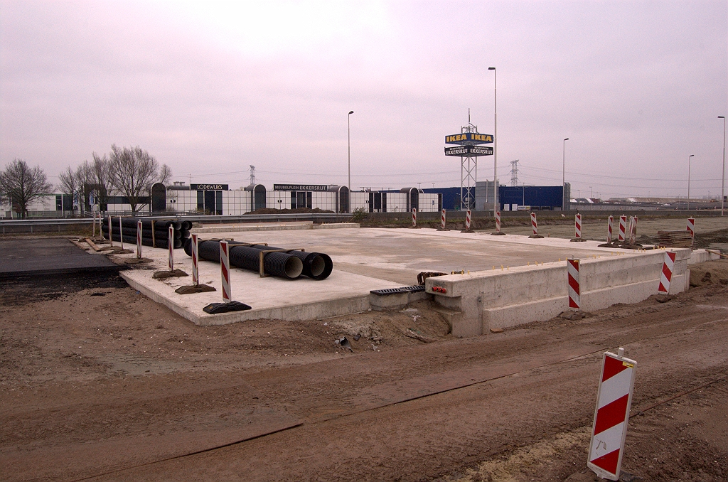 20081225-105334.jpg - Vooralsnog alleen A50 hoofdrijbaan asfalt. De nog vrije ruimte is voor de toerit vanuit Ekkersrijt.
