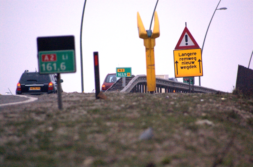 20090104-161559.jpg - Dezelfde 2,3 km verschil tussen A2 en N2 kilometrering als bij de  aansluiting Veldhoven 