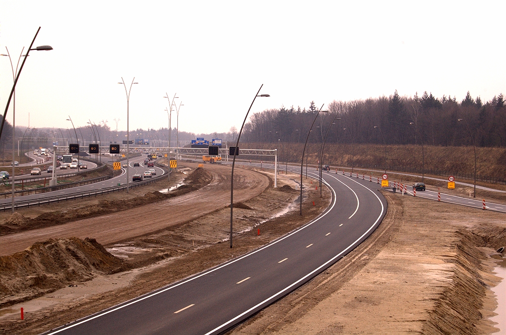 20090222-131814.jpg - Situatie aansluiting Centrum/Strijp noordzijde. Rechts zou dus het enkelstrooks verkeer vanaf de toerit Veldhoven samenkomen met het verkeer vanaf de toerit Centrum (Tilburgseweg).