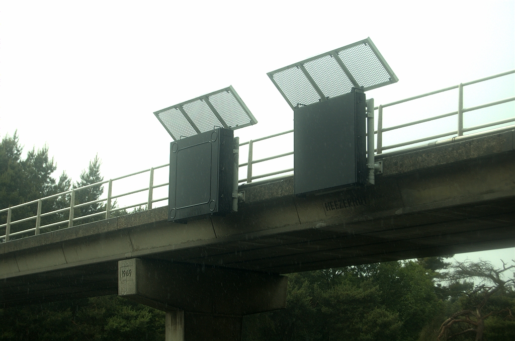 20090607-143826.bmp - Op het viaduct zelf is de oude signalering gewoon blijven hangen.  week 200917 