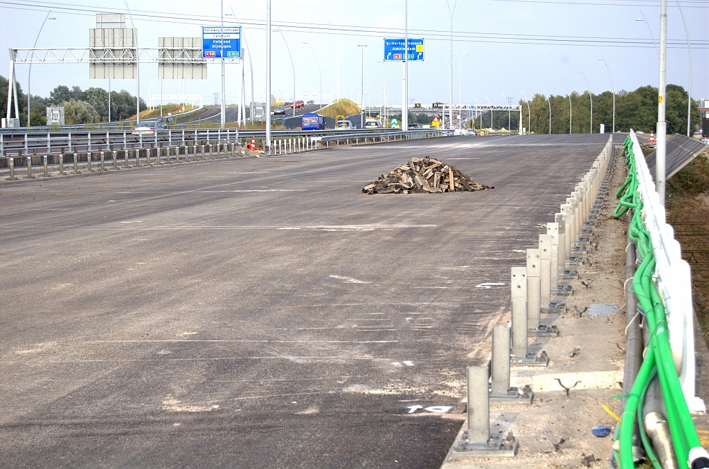 20090830-180823.bmp - Nieuw asfalt op KW 3 (spoorviaduct)...  week 200932 