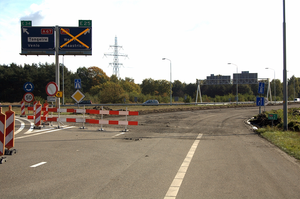 20091018-131712.bmp - Derde afsluiting: de verbindingsweg van de rotonde naar de A2 in de richting Maastricht.