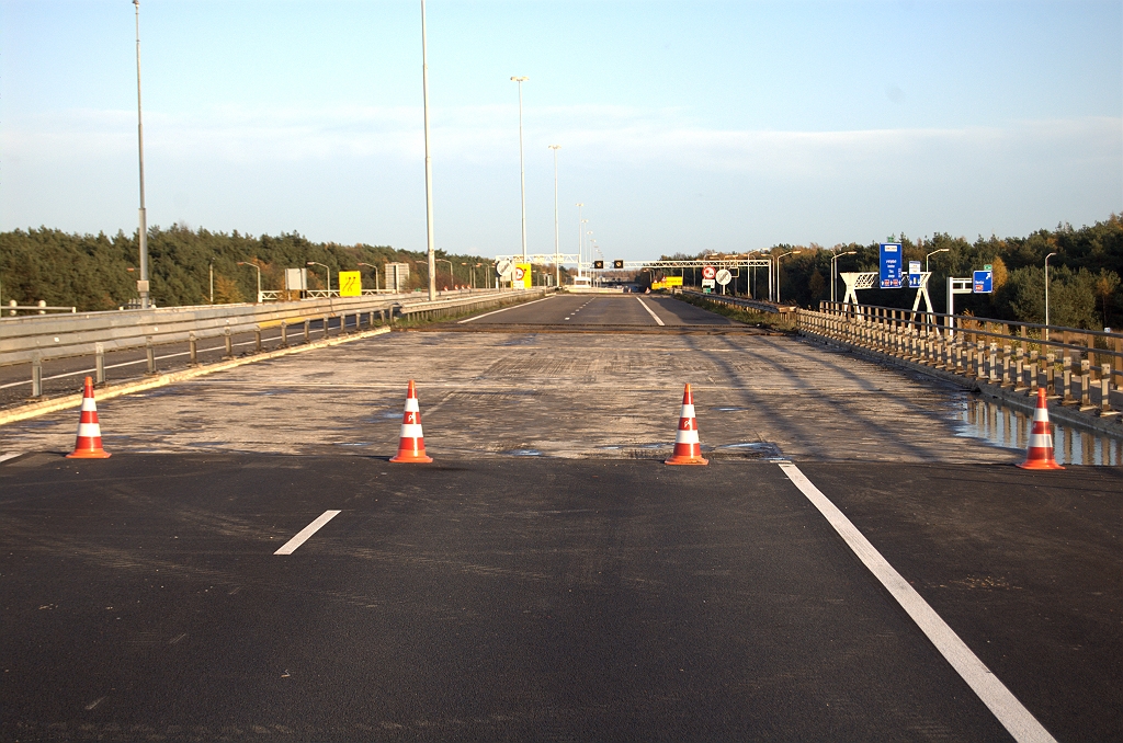 20091114-164751.bmp - Voortgang groot onderhoud van het zuidwestelijke viaduct in de A67 in kp. Leenderheide.  week 200945 