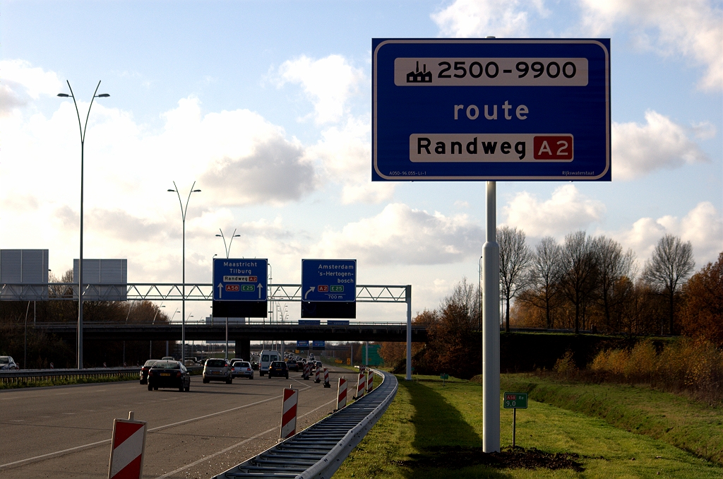 20091122-151041.bmp - De "Randweg A2" is maar een kort stukje. In het knooppunt Ekkersweijer zal dan ook een routebord langs de A50 moeten komen dat verwijst naar de N2. Die staan er al langs  de A2 vanuit de richting Amsterdam  en  de A58 vanuit de richting Breda .