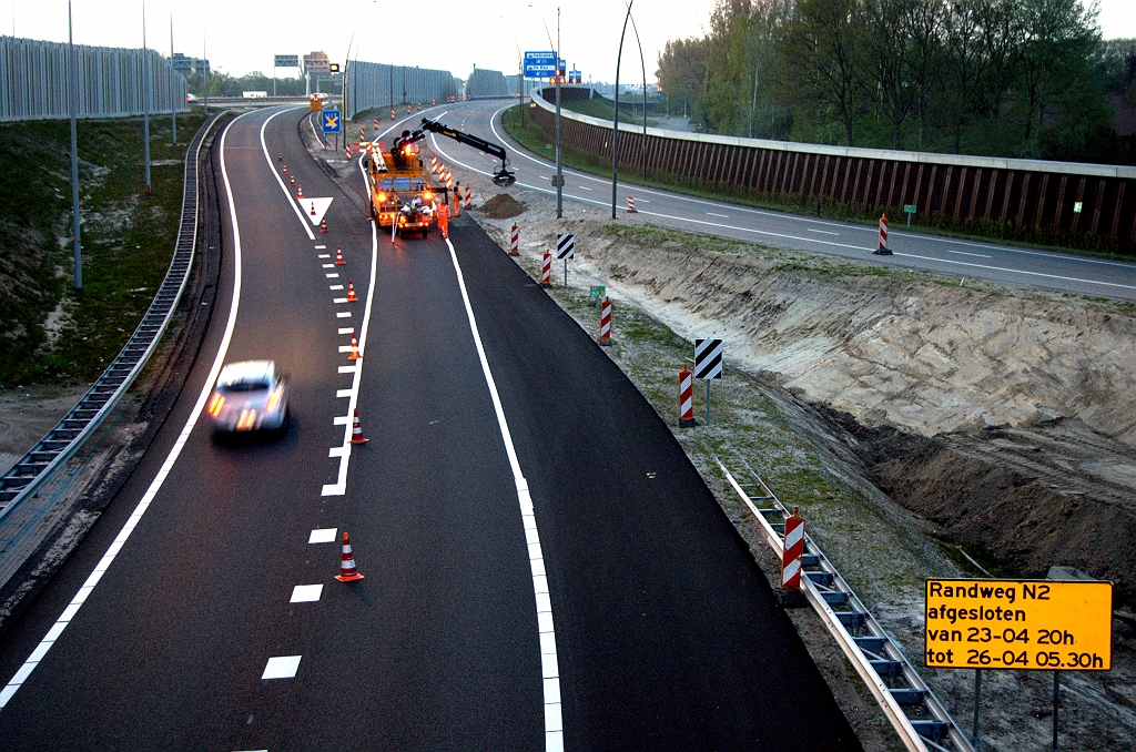 20100423-211148.bmp - Verbindingsweg Antwerpen-Amsterdam in kp. de Hogt op dag 0. De uitvoeger naar de parallelrijbaan ligt sinds de openstelling in september 2009 nog op een tijdelijke positie.  week 201010 