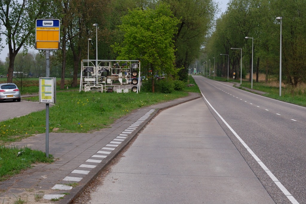 20120502-145548.JPG - Busbaan op het voormalige RW4 trace tussen de Ringvaart en de Anderlechtlaan.