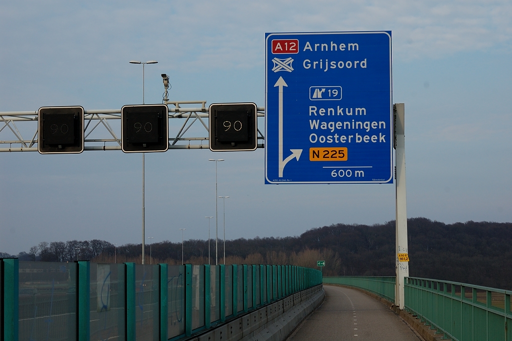 20110220-161235.JPG - Er bevinden zich geen aansluitingen tussen Renkum en het knooppunt Grijsoord. Het lijkt dan ook logisch om op het nieuwe vorkbord de A12 als wegnummer aan te geven als "eerstvolgende afrit".