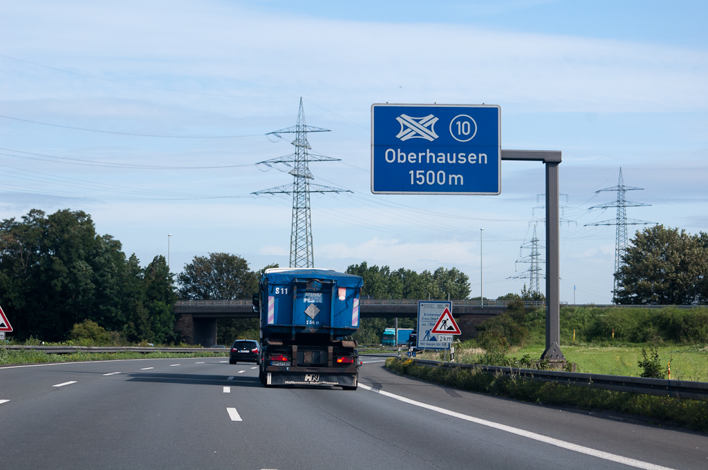 20110811-091146.jpg - In het knooppunt Oberhausen heeft de A3 een TOTSO (take off to stay on)... zodat we rechtdoorrijdend...