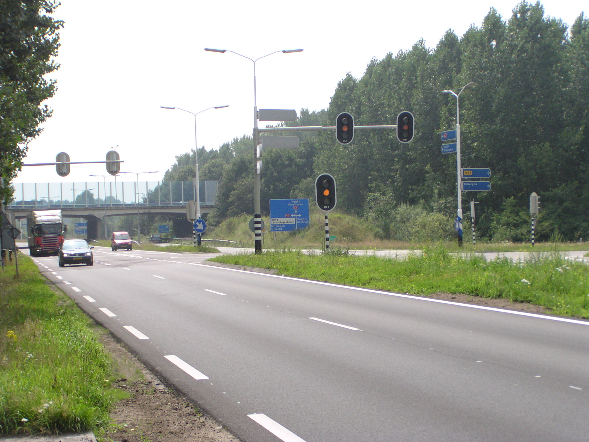 p7300043.jpg - Het knooppunt Vught, met links het viaduct in de A65. Start van het vernieuwde wegdek tussen de aansluiting 1 in de A65 en 's Hertogenbosch.