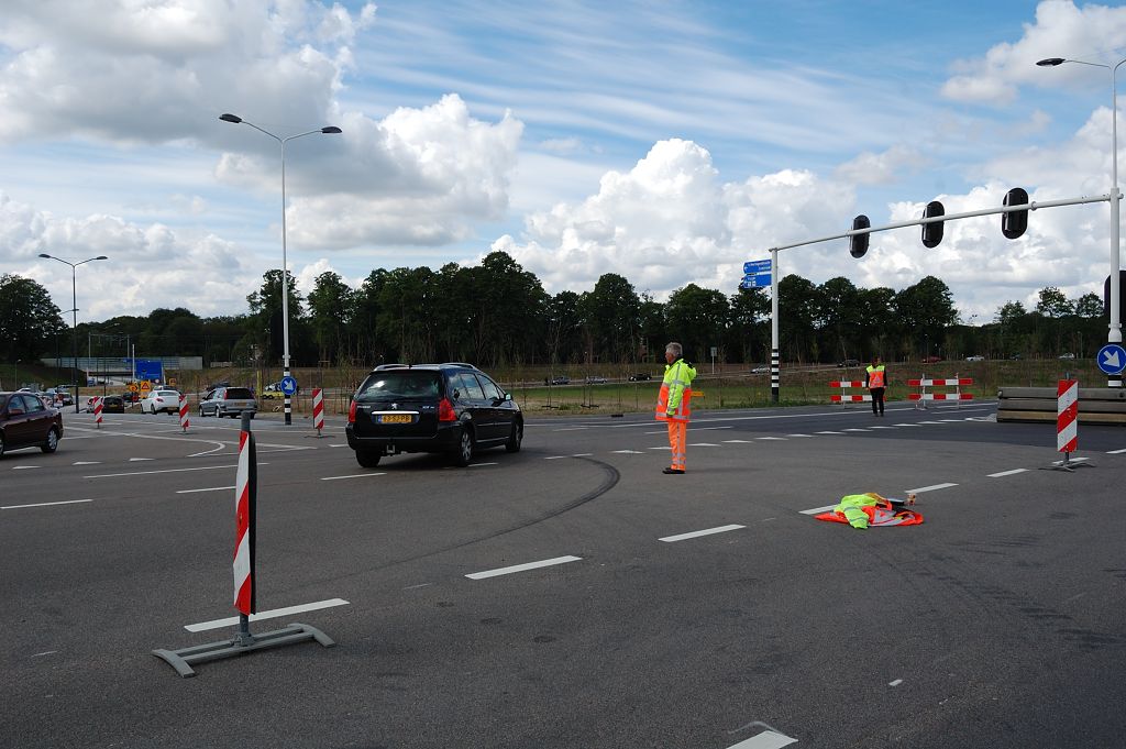 20110515-125404.JPG - Het is 15 mei 2011 en open dag op de nieuwe Randweg 's-Hertogenbosch (niet te verwarren met de Ring 's-Hertogenbosch A2/A59). Al het verkeer wordt naar de Heunweg geleid.
