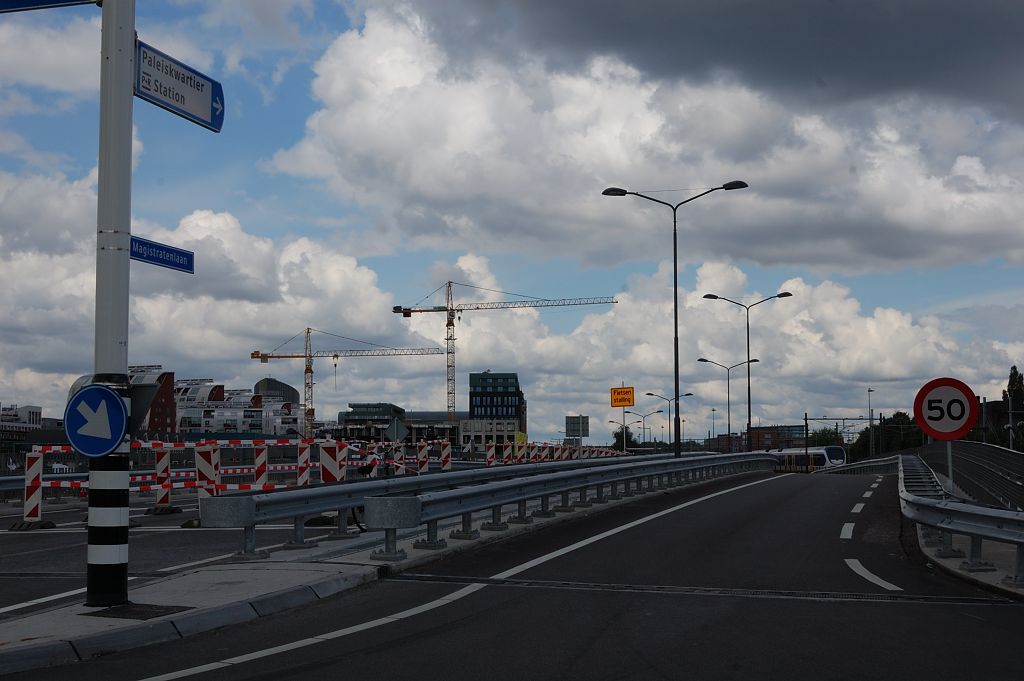20110515-142622.JPG - Magistratenlaan is nu middels dit nieuwe viaduct doorgetrokken en aangesloten op de Randweg...