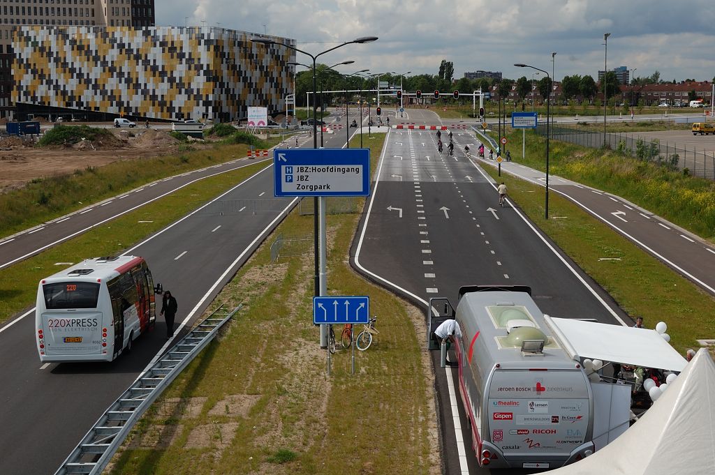 20110515-144720.JPG - En ook aan de andere (noord-)zijde van het viaduct een af- en toerit. Een volledige Haarlemmermeer-type aansluiting?