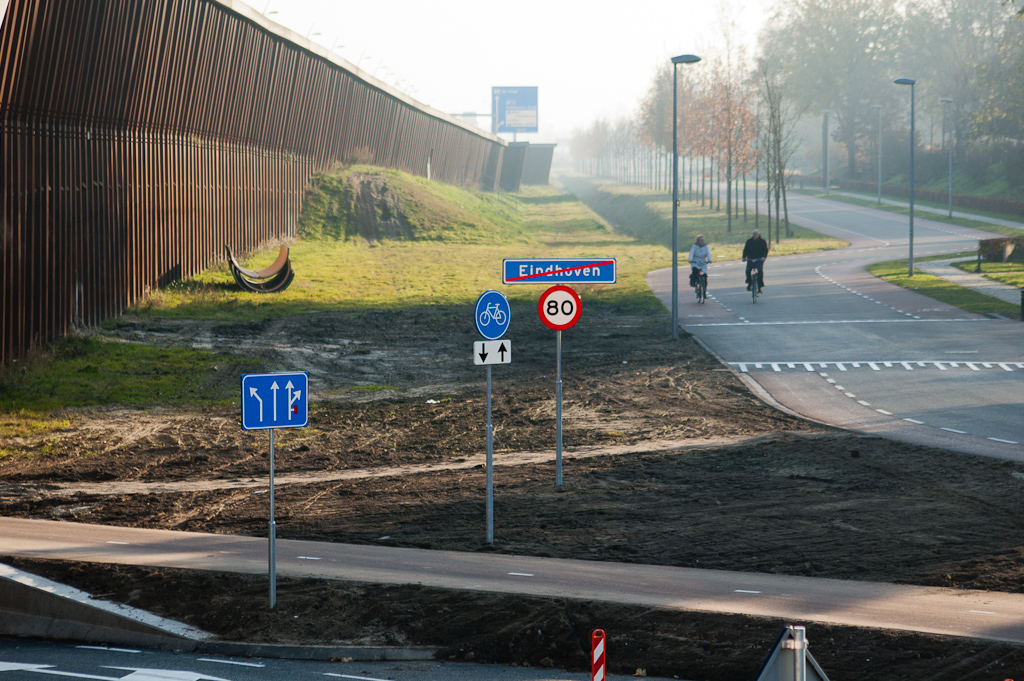 20111120-144749.jpg - Waaronder dit einde-kombord ten behoeve van de toekomstige toerit in de richting Maastricht.