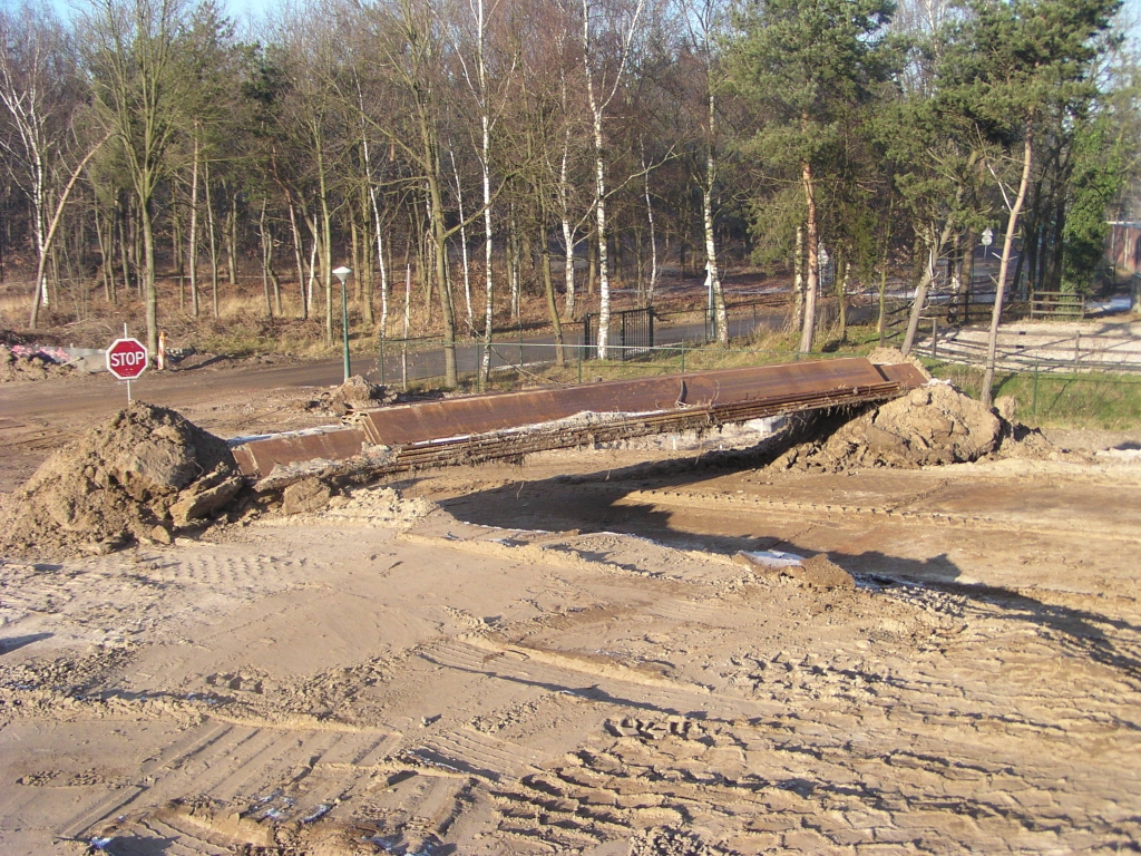 pc220010.jpg - Vanaf Leenderheide, gaande over het parallelbaan trace zuid naar de Roostenlaan.