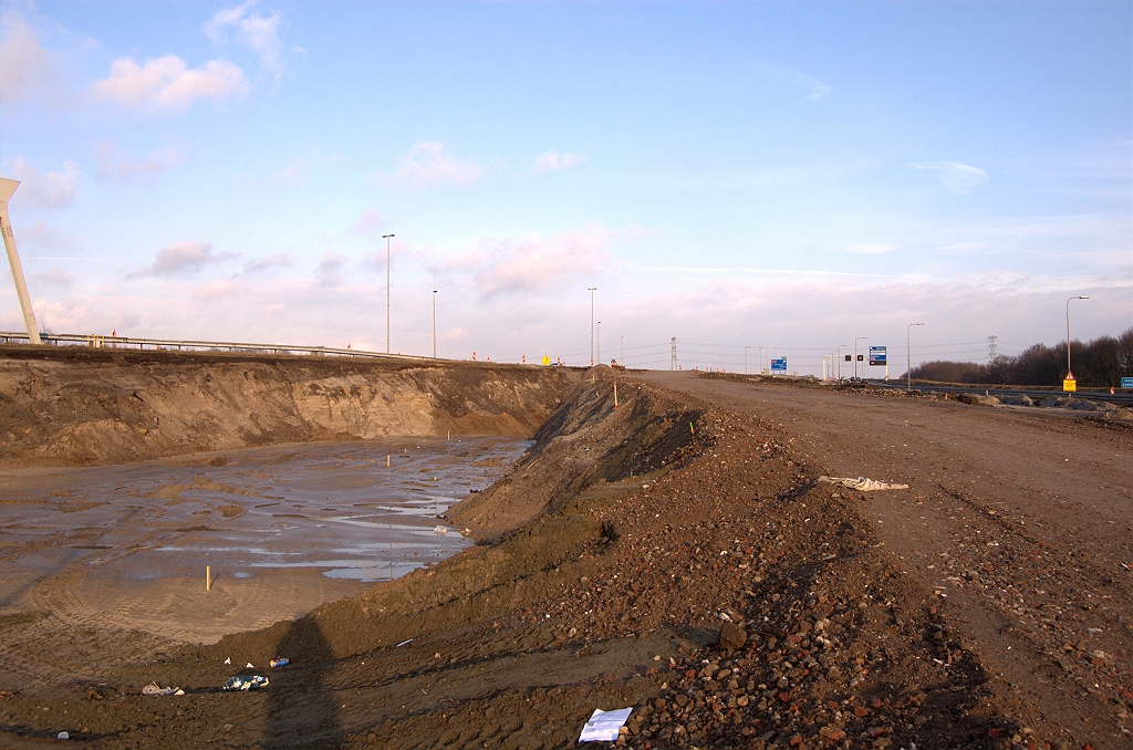 20090208-154606.jpg - Het zou ook de verbindingsweg Maastricht-Tilburg blokkeren, zolang KW 5 nog niet klaar is. Het ziet er trouwens te smal uit voor twee rijstroken.