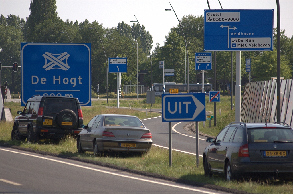 20100605-165859.bmp - Geen asfaltwerk nodig dus hier, maar wel wat nieuwe mastborden langs de afrit.